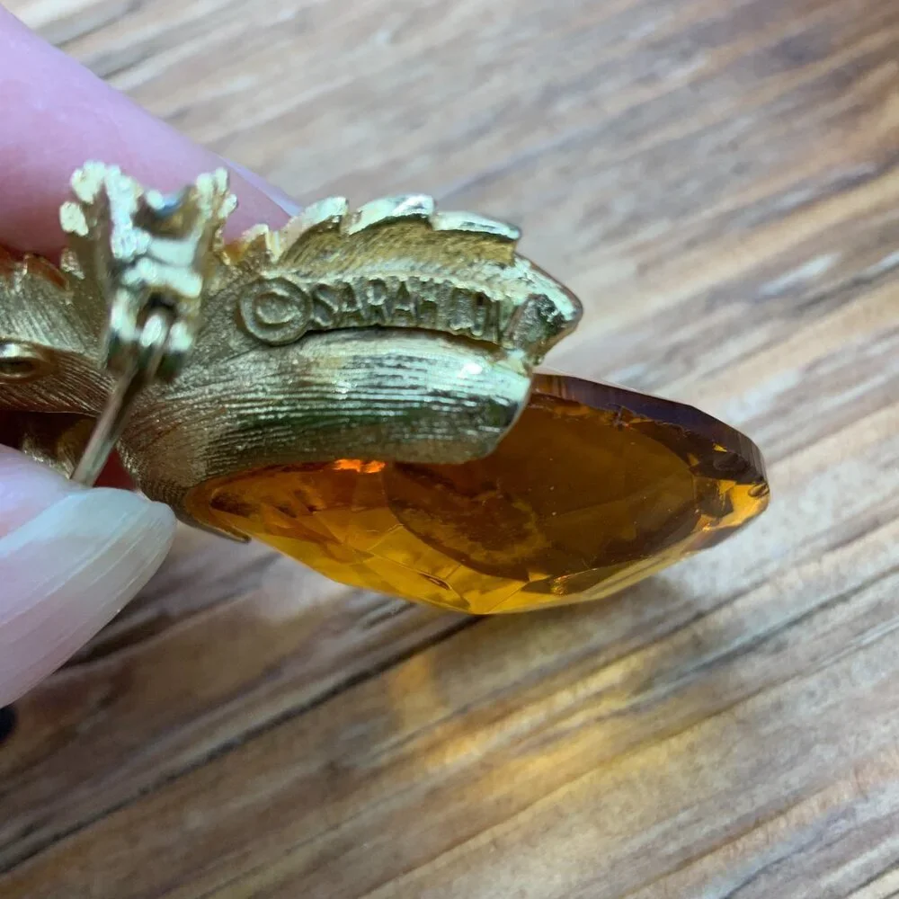 Sarah Coventry Vintage Amber Glass Pineapple Gold Tone Brooch